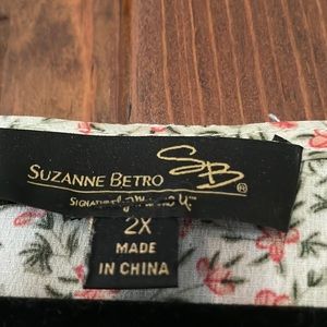 V-necked short sleeved blouse